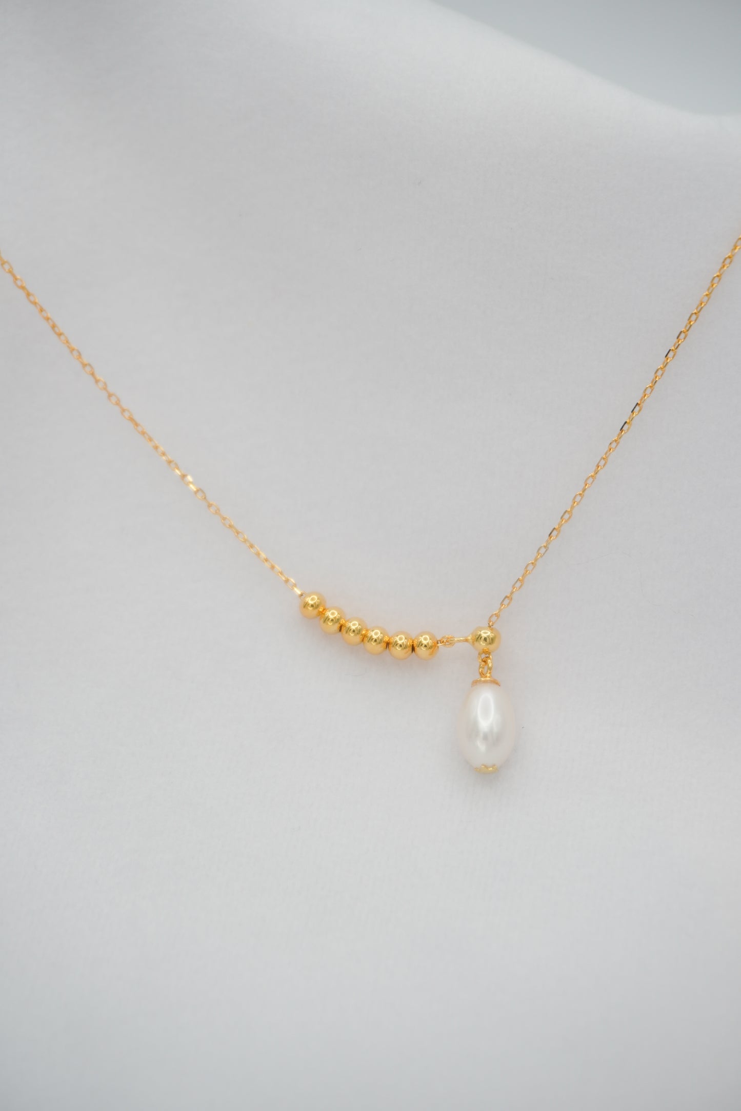 Oval Pearl Bead Pendent Necklace
