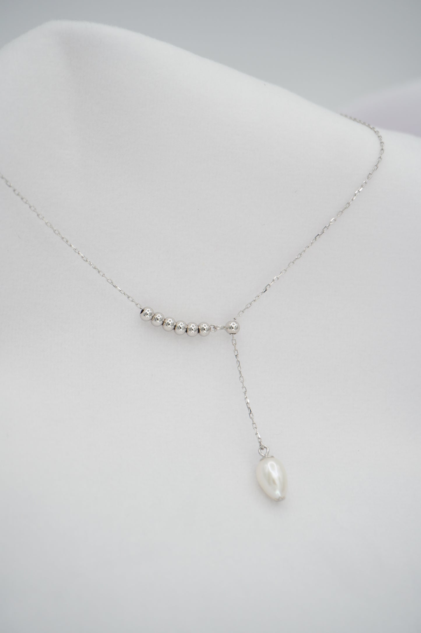 Oval Pearl Bead Pendent Necklace