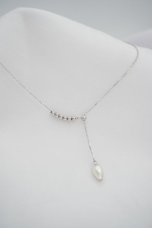 Oval Pearl Bead Pendent Necklace