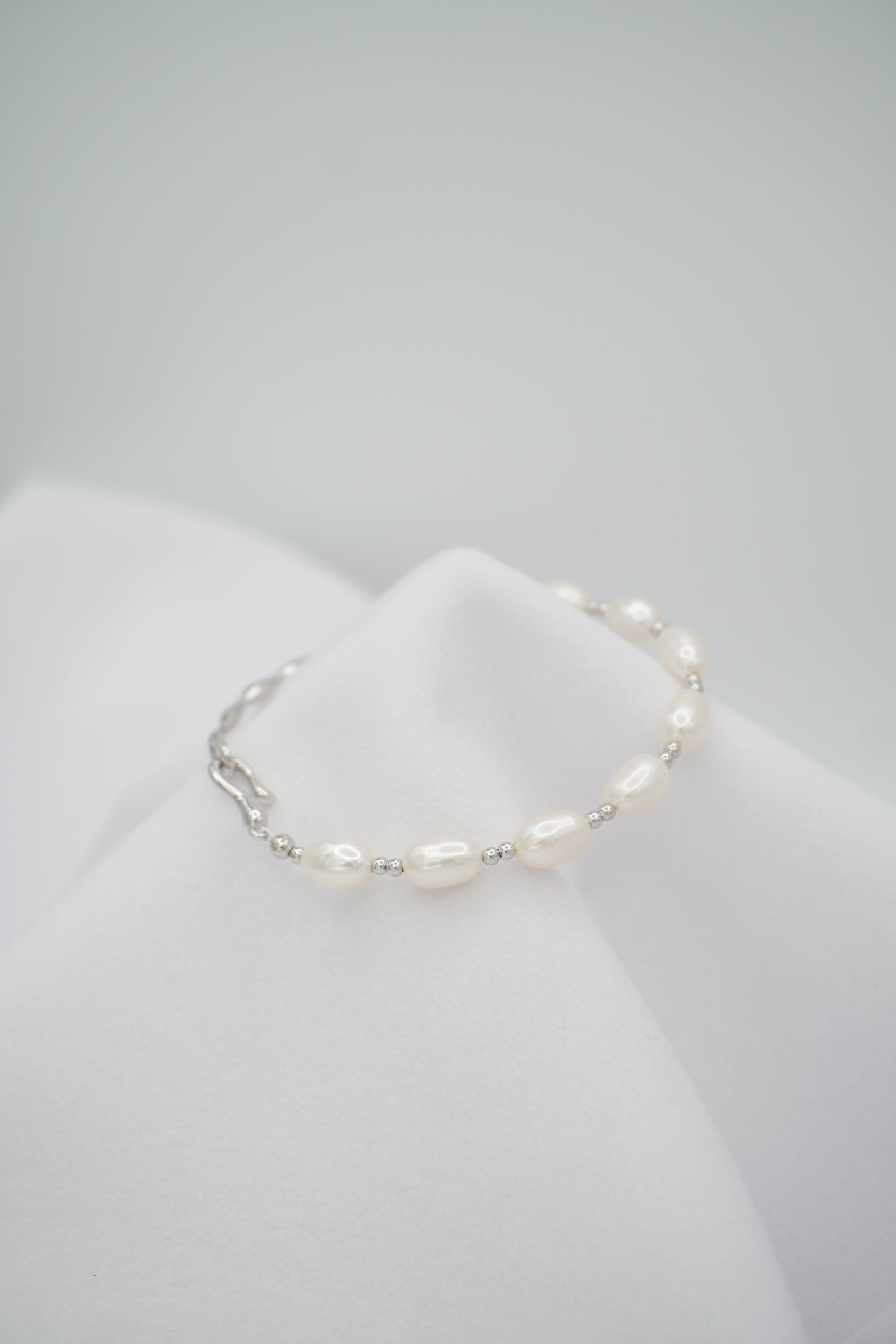 Oval Pearl Bracelet