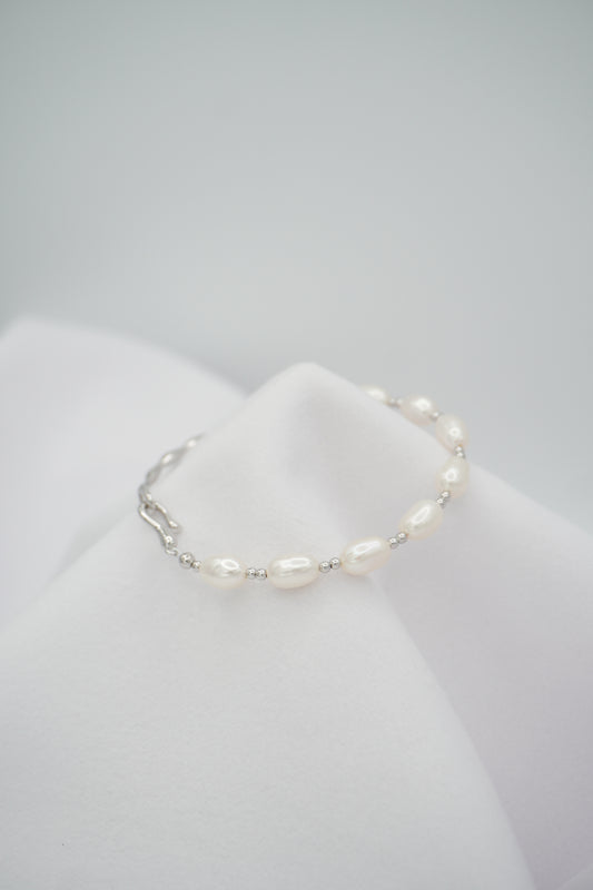 Oval Pearl Bracelet