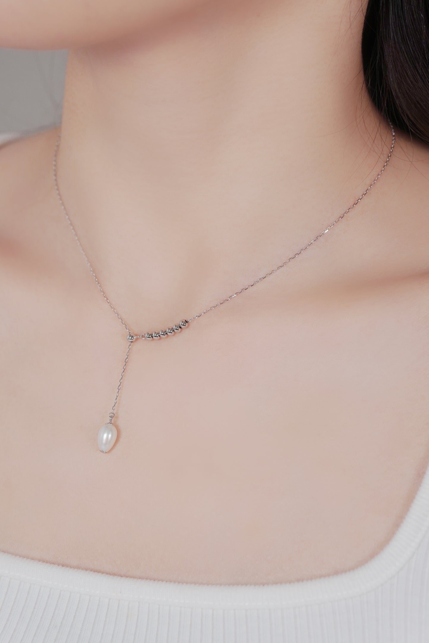 Oval Pearl Bead Pendent Necklace